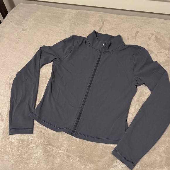Aritzia Cropped Athletic Zip up M - Picture 1 of 2